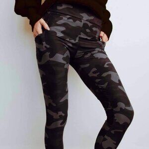 NEW! Buttery Soft Leggings with pockets, Black Camo